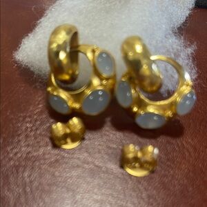 Elegant Gold and cabochon gemstone